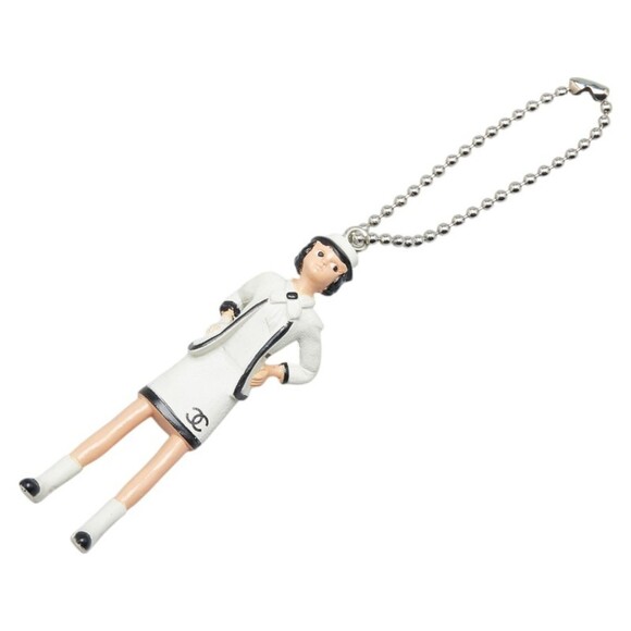 CHANEL White Necklace - Picture 1 of 4